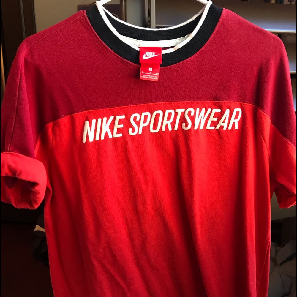 NIKE Sportswear T-Shirt